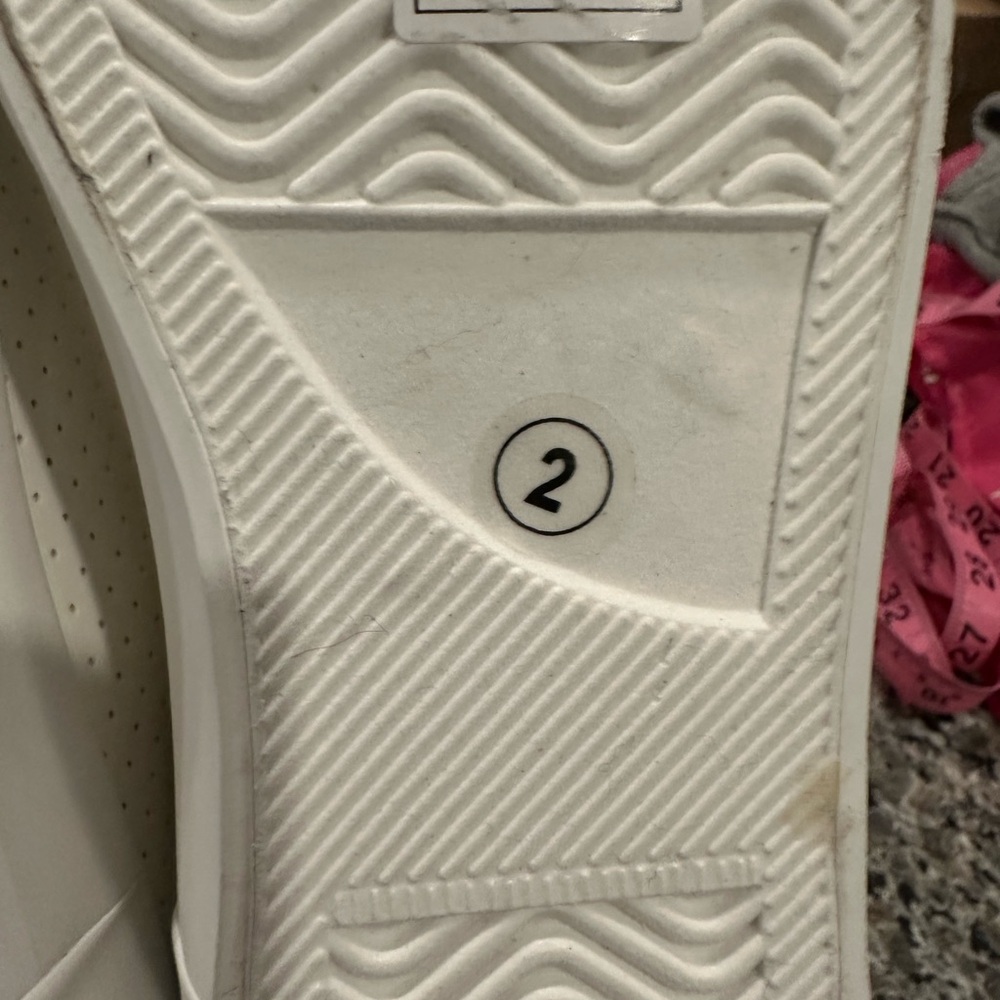 EUC FabKids White Sneakers with sequin Black Star - Picture 10 of 13